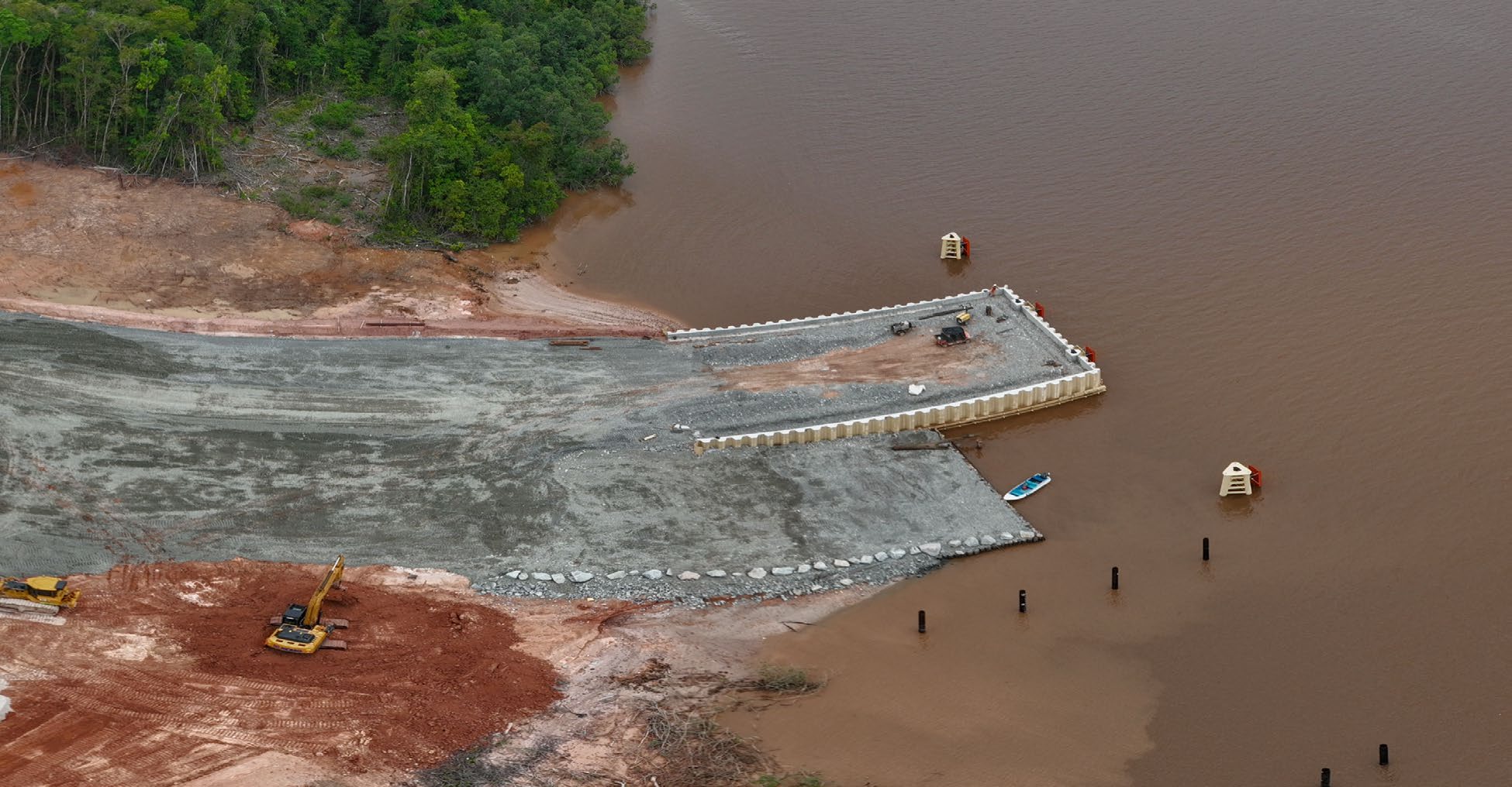 Photo: Our newly commissioned wharf was completed in mid-April and is now ready to accommodate barge landings for
the unloading of heavy equipment, as well as construction and mining materials.